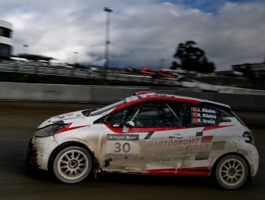 João Ribeiro / Hélder Ribeiro / Nuno Araújo em Peugeot 208